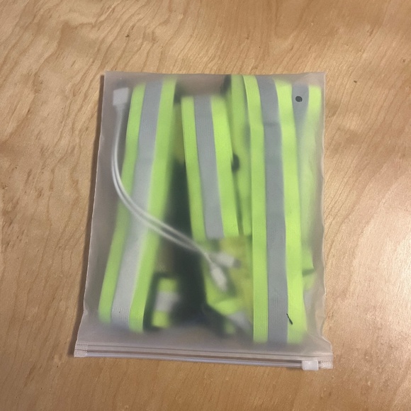 LED REFLECTOR RUNNING VEST - Picture 2 of 2